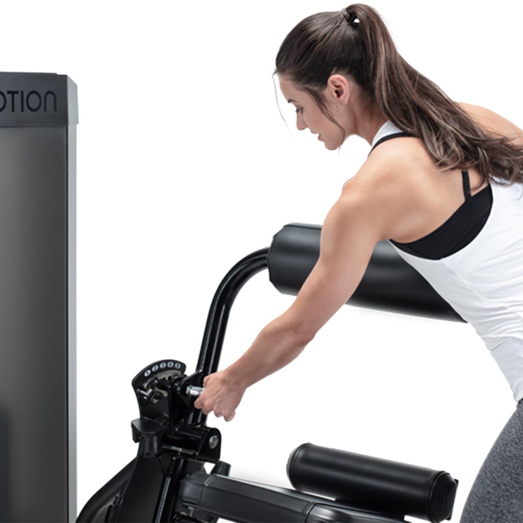 Freemotion Epic Selectorized -Back Extension, back extension exercises, gym equipment, buy gym equipment in London, buy gym equipment in UK, strenght equipment, exercises with back extension.