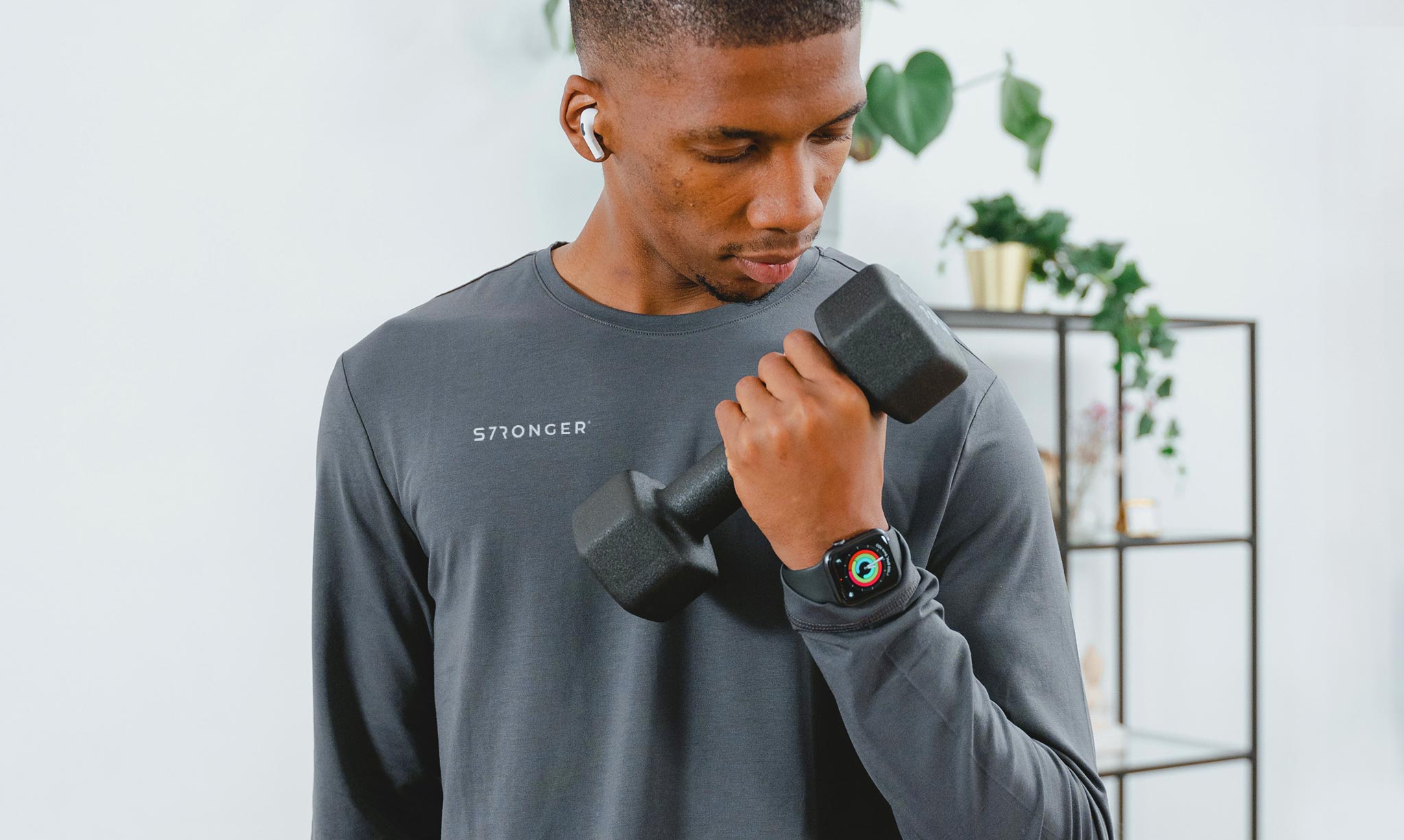 Dumbbell for training at home, home gym, exercising with dumbbell, dumbbell neoprene, buy dumbbell UK, workouts with Dumbbell, rouitine using dumbbells, squats, fitness equipment, gym equipment, fitness accesories.