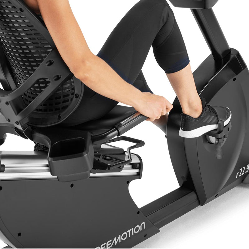 Gym equipment, strength machines, workout at home, gym at home, buy gym equipment london, UK workouts at the gym,, arms workouts, how to train at the gym, burn calories, freemotion genesis triceps, workouts, exercises with freemotion recumbent r22.9